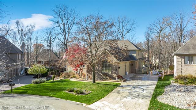 Builiding view sixty one for 27085 Winchester, Farmington, MI. 48331