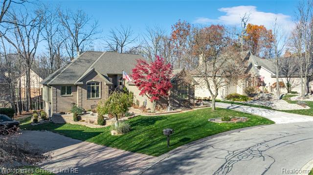 Builiding view sixty three for 27085 Winchester, Farmington, MI. 48331