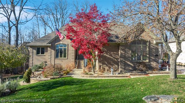 Builiding view sixty two for 27085 Winchester, Farmington, MI. 48331