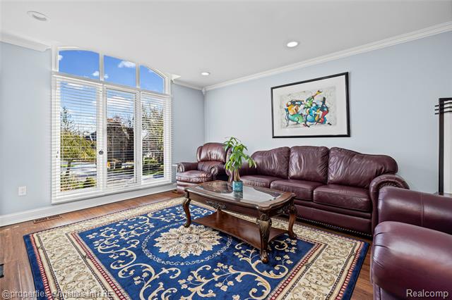 Builiding view thirty five for 27085 Winchester, Farmington, MI. 48331