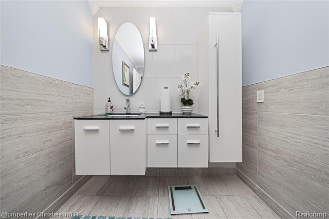 Builiding view thirty four for 27085 Winchester, Farmington, MI. 48331