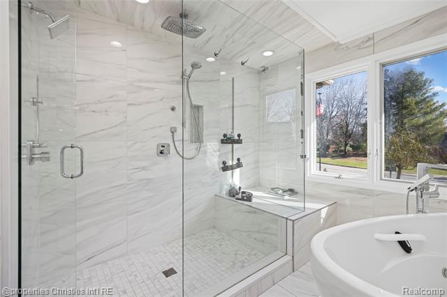 Builiding view thirty three for 27085 Winchester, Farmington, MI. 48331