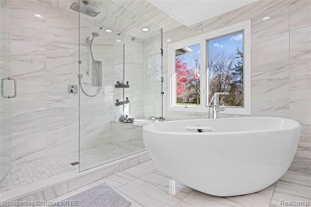 Builiding view thirty two for 27085 Winchester, Farmington, MI. 48331