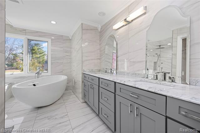 Builiding view thirty for 27085 Winchester, Farmington, MI. 48331