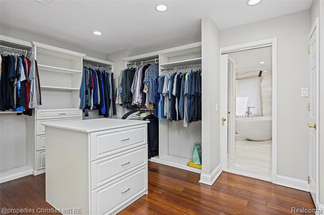 Builiding view twenty eight for 27085 Winchester, Farmington, MI. 48331