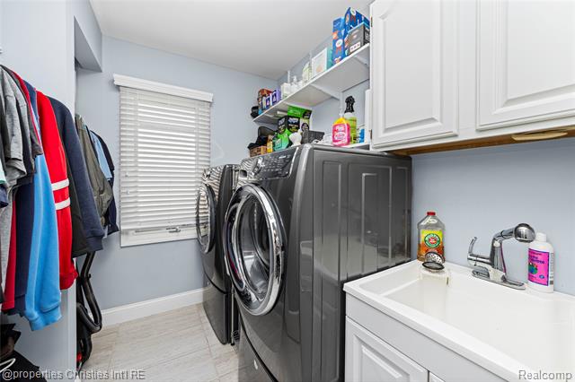 Builiding view twenty four for 27085 Winchester, Farmington, MI. 48331