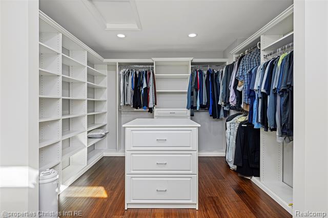 Builiding view twenty nine for 27085 Winchester, Farmington, MI. 48331