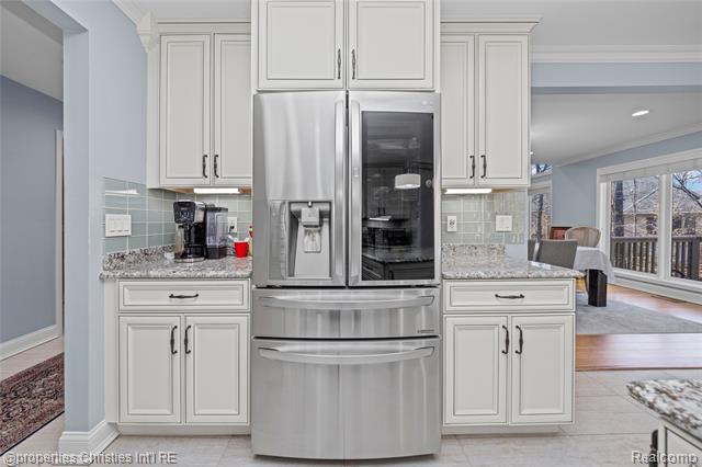 Builiding view twenty one for 27085 Winchester, Farmington, MI. 48331