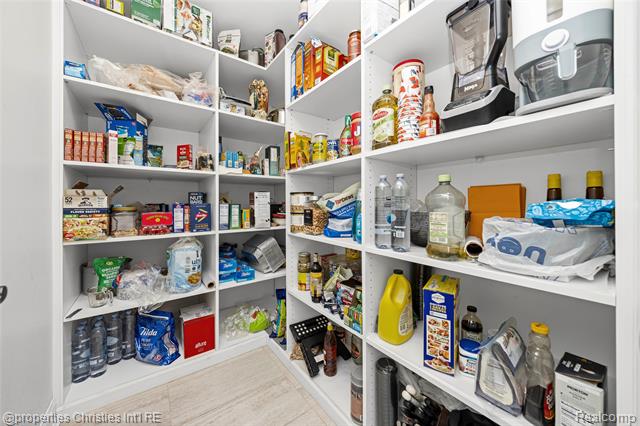 Builiding view twenty two for 27085 Winchester, Farmington, MI. 48331