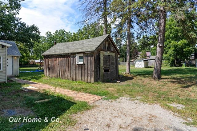 Builiding view nine for 240 3Rd, Imlay City, MI. 48444