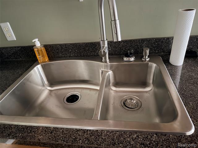 Builiding view eight for 1726 Fort, Trenton, MI. 48183