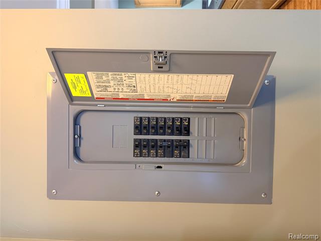 Builiding view eighteen for 1726 Fort, Trenton, MI. 48183