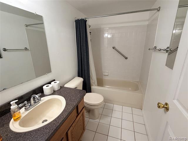 Builiding view fourteen for 1726 Fort, Trenton, MI. 48183