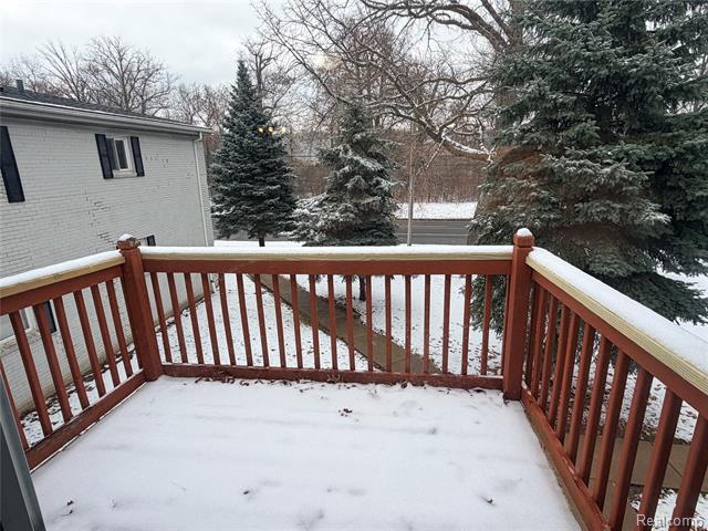 Builiding view nineteen for 1726 Fort, Trenton, MI. 48183