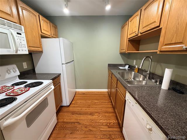 Builiding view seven for 1726 Fort, Trenton, MI. 48183