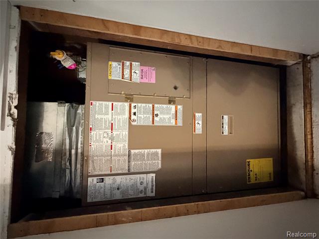 Builiding view seventeen for 1726 Fort, Trenton, MI. 48183