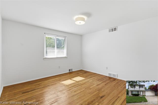 Builiding view sixteen for 27646 Pierce, Southfield, MI. 48076