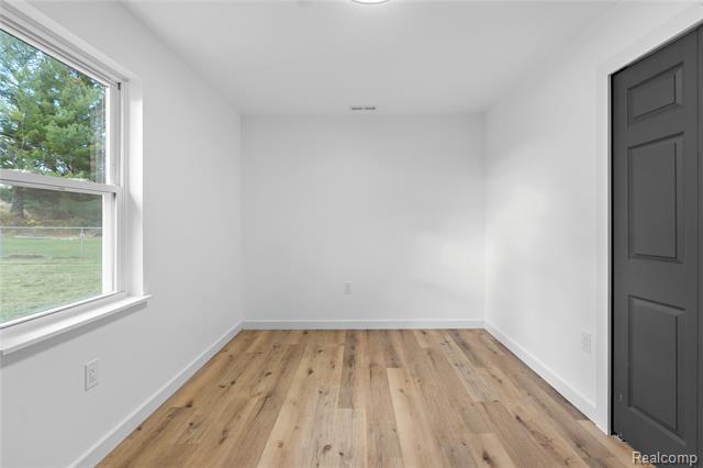 Builiding view forty three for 1445 Seymour, Flushing, MI. 48433