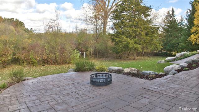 Builiding view fifty five for 4400 Oak Tree, Fenton, MI. 48430