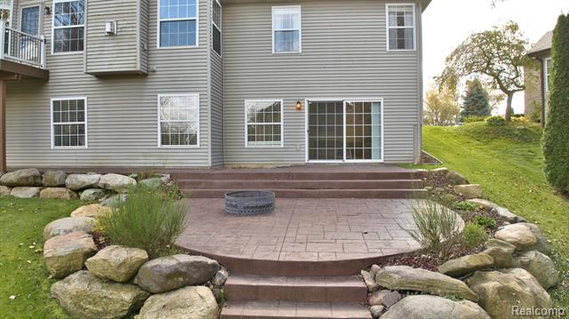 Builiding view fifty one for 4400 Oak Tree, Fenton, MI. 48430