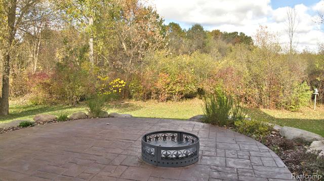 Builiding view fifty six for 4400 Oak Tree, Fenton, MI. 48430