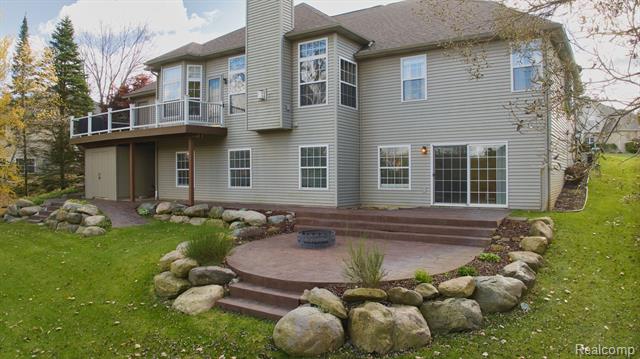 Builiding view fifty two for 4400 Oak Tree, Fenton, MI. 48430