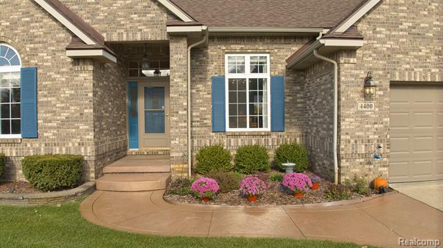 Builiding view four for 4400 Oak Tree, Fenton, MI. 48430