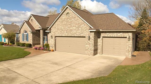 Builiding view one for 4400 Oak Tree, Fenton, MI. 48430