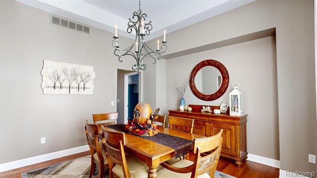 Builiding view seventeen for 4400 Oak Tree, Fenton, MI. 48430