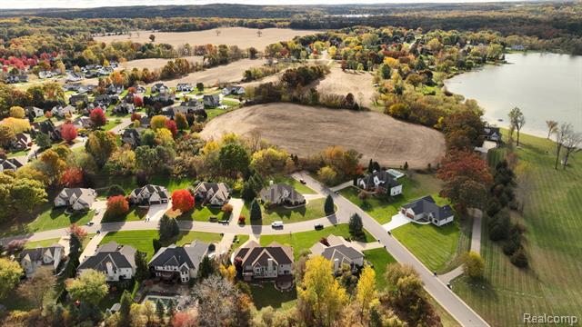 Builiding view seventy four for 4400 Oak Tree, Fenton, MI. 48430