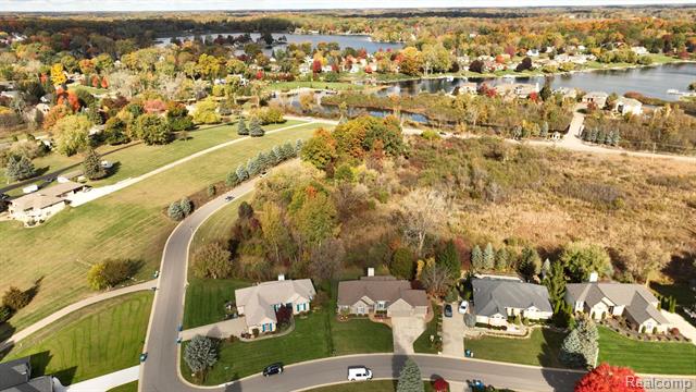 Builiding view seventy one for 4400 Oak Tree, Fenton, MI. 48430