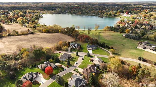 Builiding view seventy three for 4400 Oak Tree, Fenton, MI. 48430