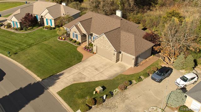 Builiding view sixty five for 4400 Oak Tree, Fenton, MI. 48430