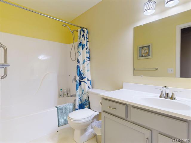 Builiding view thirty three for 4400 Oak Tree, Fenton, MI. 48430