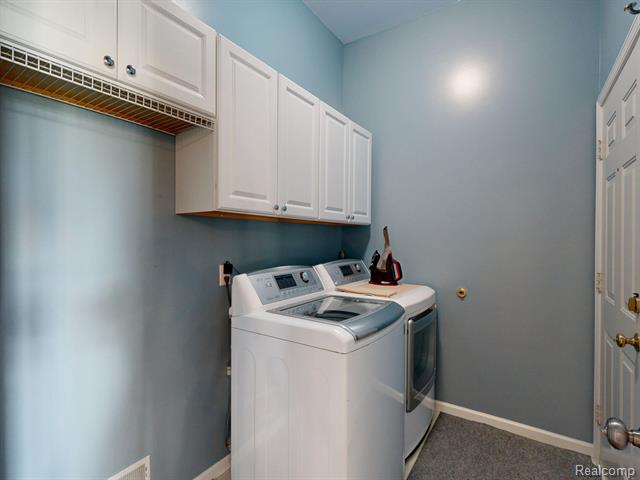 Builiding view thirty two for 4400 Oak Tree, Fenton, MI. 48430