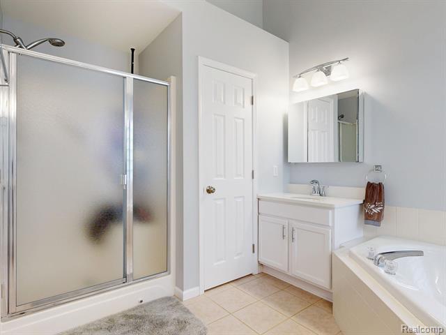 Builiding view thirty for 4400 Oak Tree, Fenton, MI. 48430