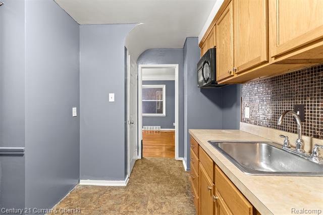 Builiding view five for 17150 Sioux, Detroit, MI. 48224