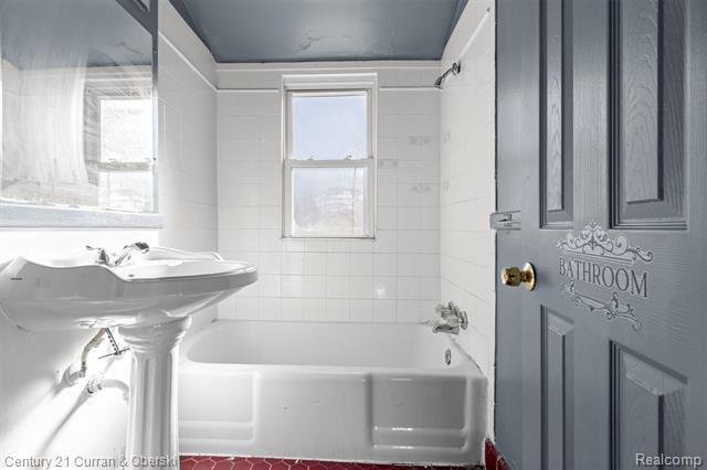 Builiding view ten for 17150 Sioux, Detroit, MI. 48224