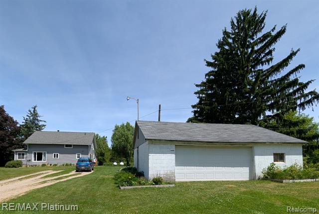 Builiding view one for 9084 Hartland, Fenton, MI. 48430