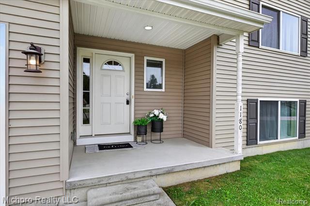 Builiding view three for 1180 Cimmaron, Davison, MI. 48423