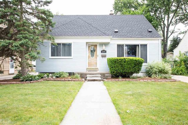 front view for 2359 Thomas Ave, Berkley, Mi. 48072