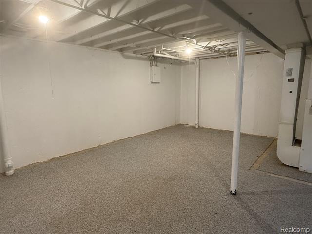 Builiding view eighteen for 27048 Winchester, Trenton, MI. 48183