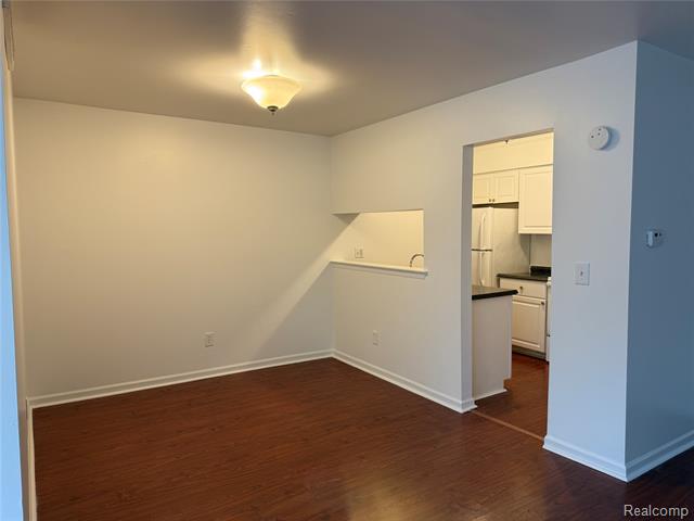 Builiding view four for 27048 Winchester, Trenton, MI. 48183