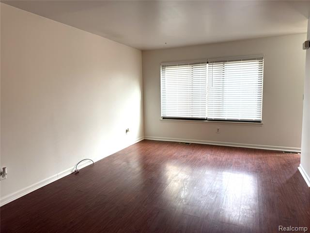 Builiding view nine for 27048 Winchester, Trenton, MI. 48183