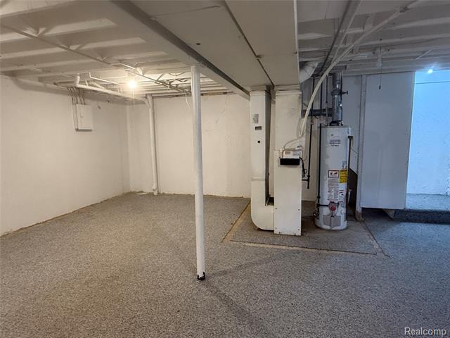 Builiding view nineteen for 27048 Winchester, Trenton, MI. 48183