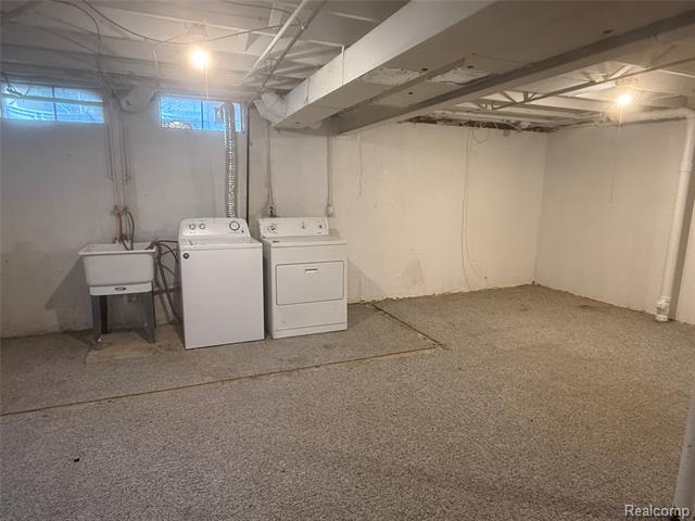 Builiding view seventeen for 27048 Winchester, Trenton, MI. 48183