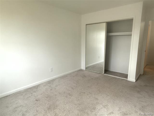 Builiding view ten for 27048 Winchester, Trenton, MI. 48183