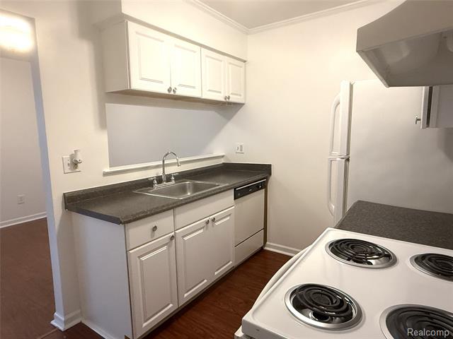 Builiding view three for 27048 Winchester, Trenton, MI. 48183