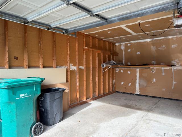 Builiding view twenty one for 27048 Winchester, Trenton, MI. 48183