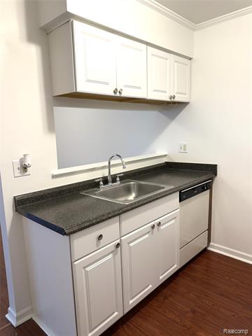 Builiding view two for 27048 Winchester, Trenton, MI. 48183